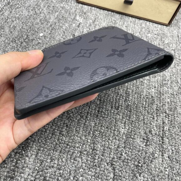 100% Authentic Louis Vuitton Leather Men's Wallet - Picture 6 of 12